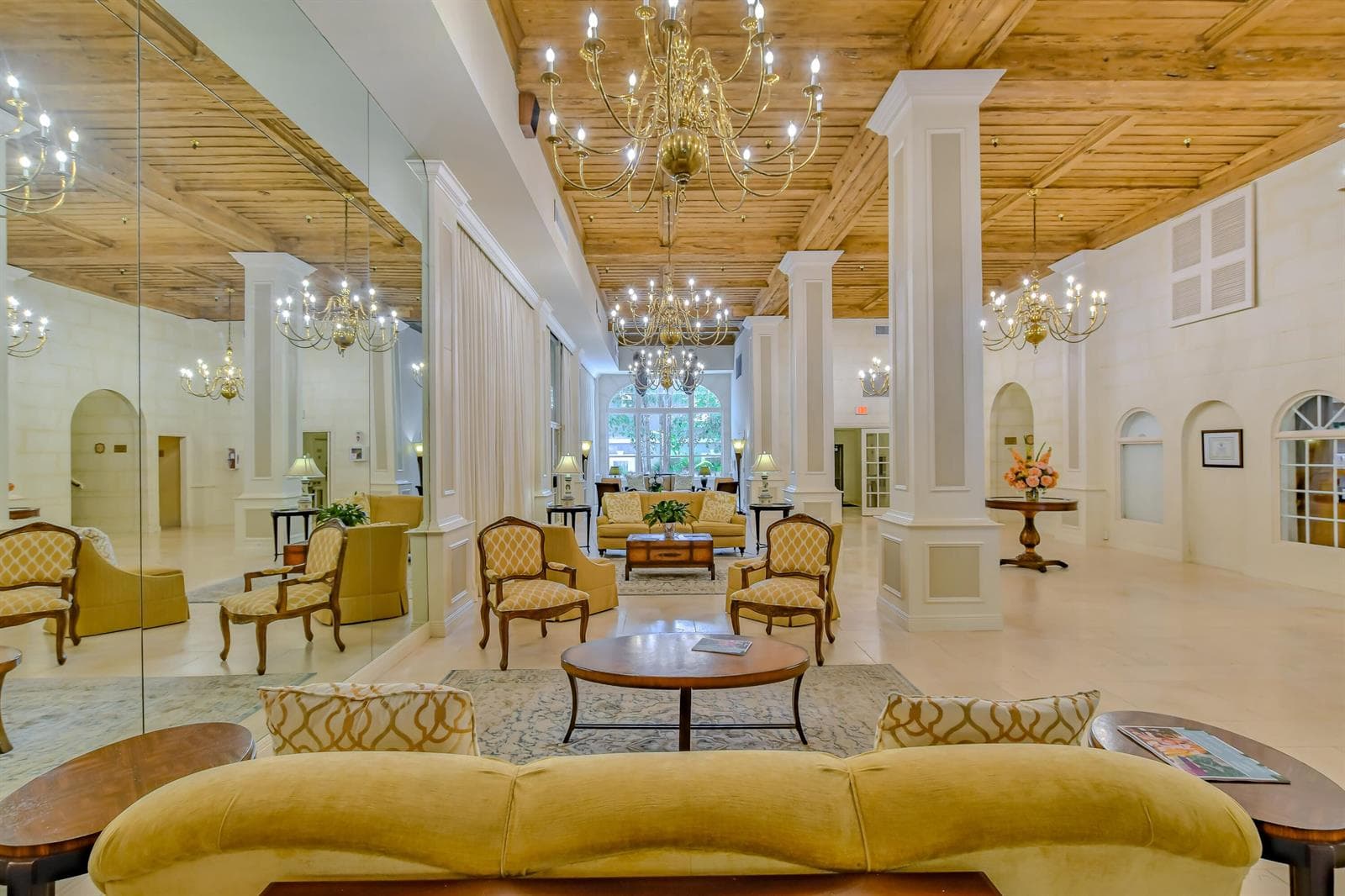 Palm Beach Hotel - Lobby