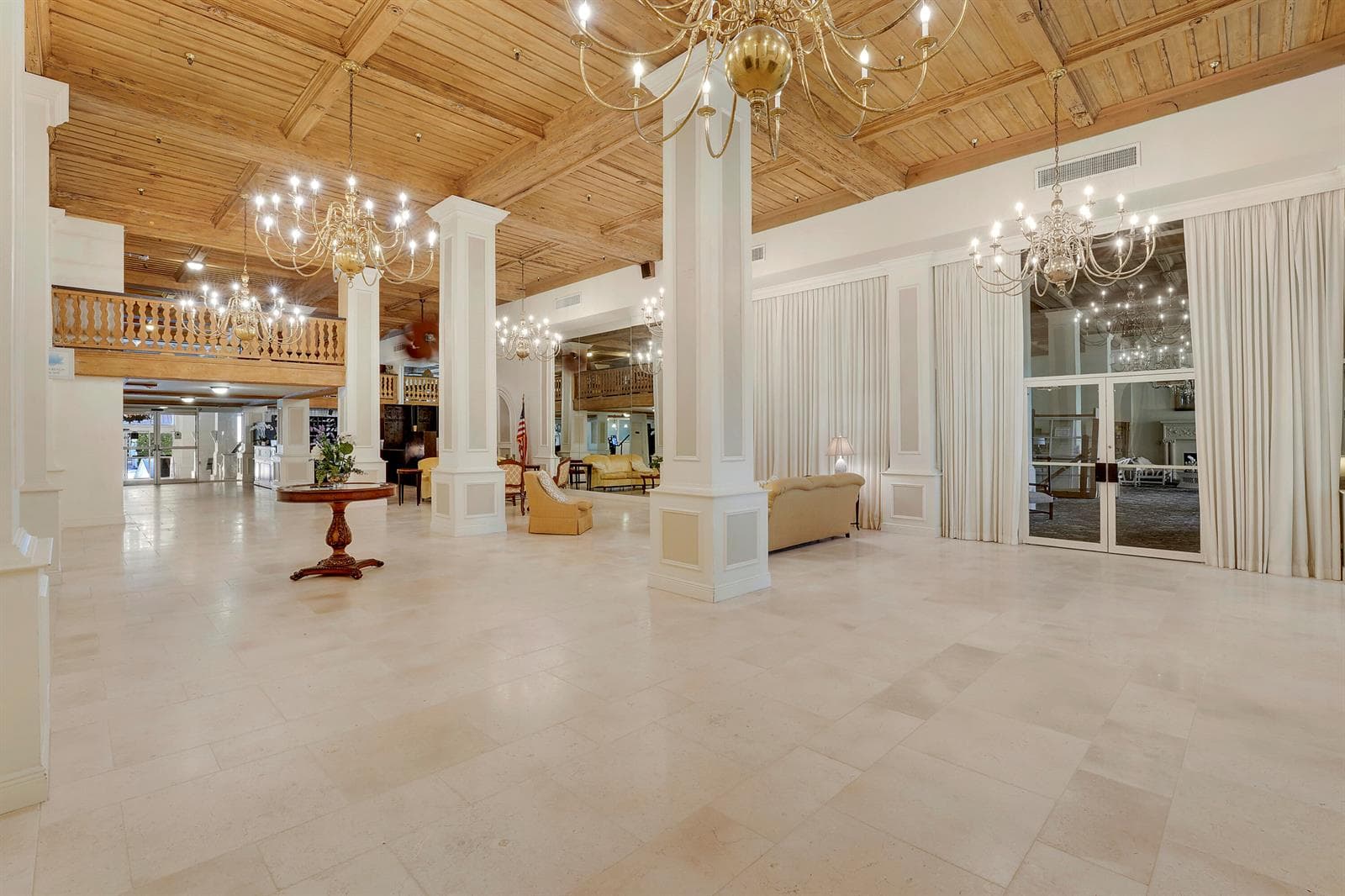 Palm Beach Hotel - Lobby