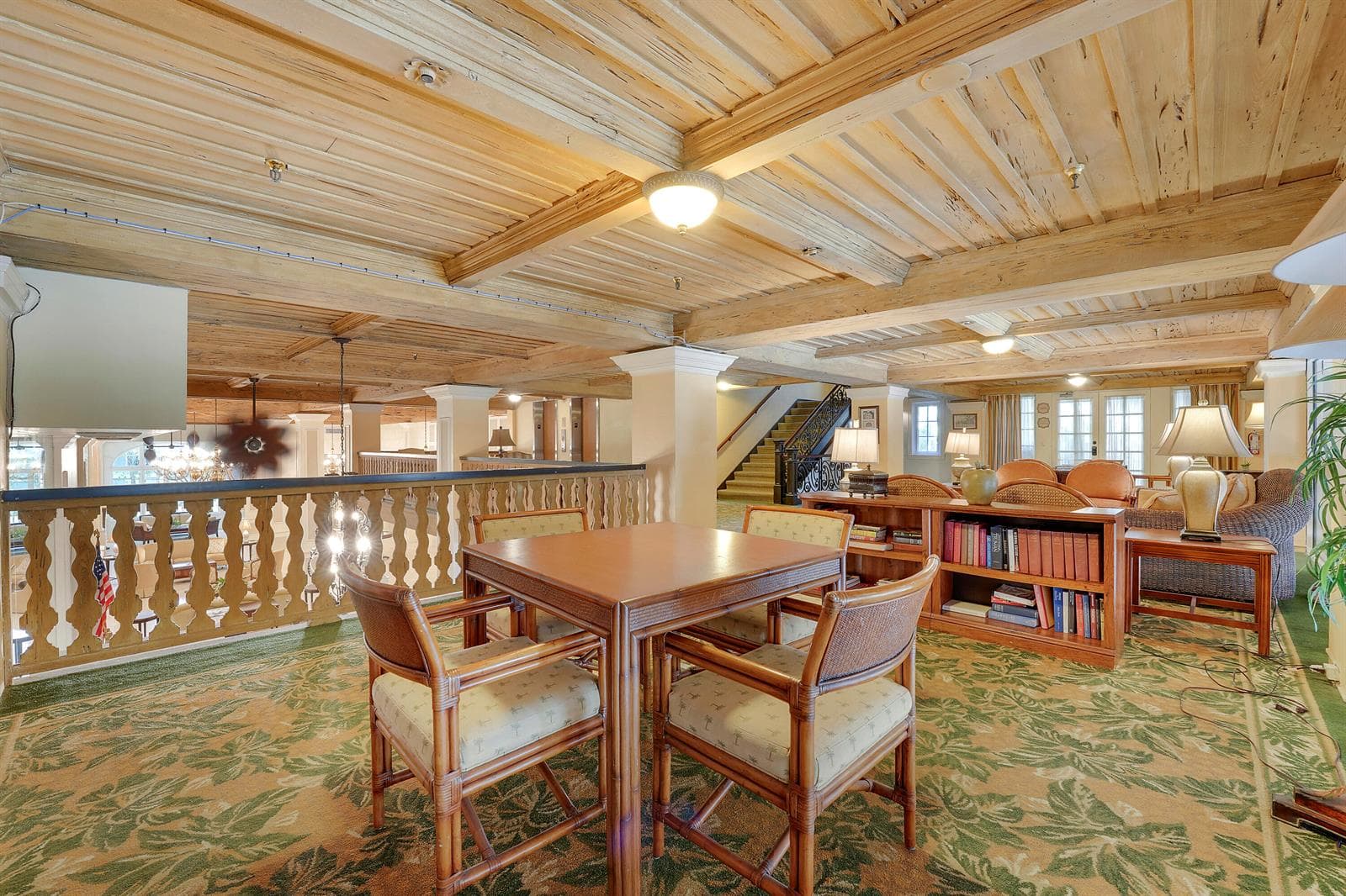 Palm Beach Hotel - Library