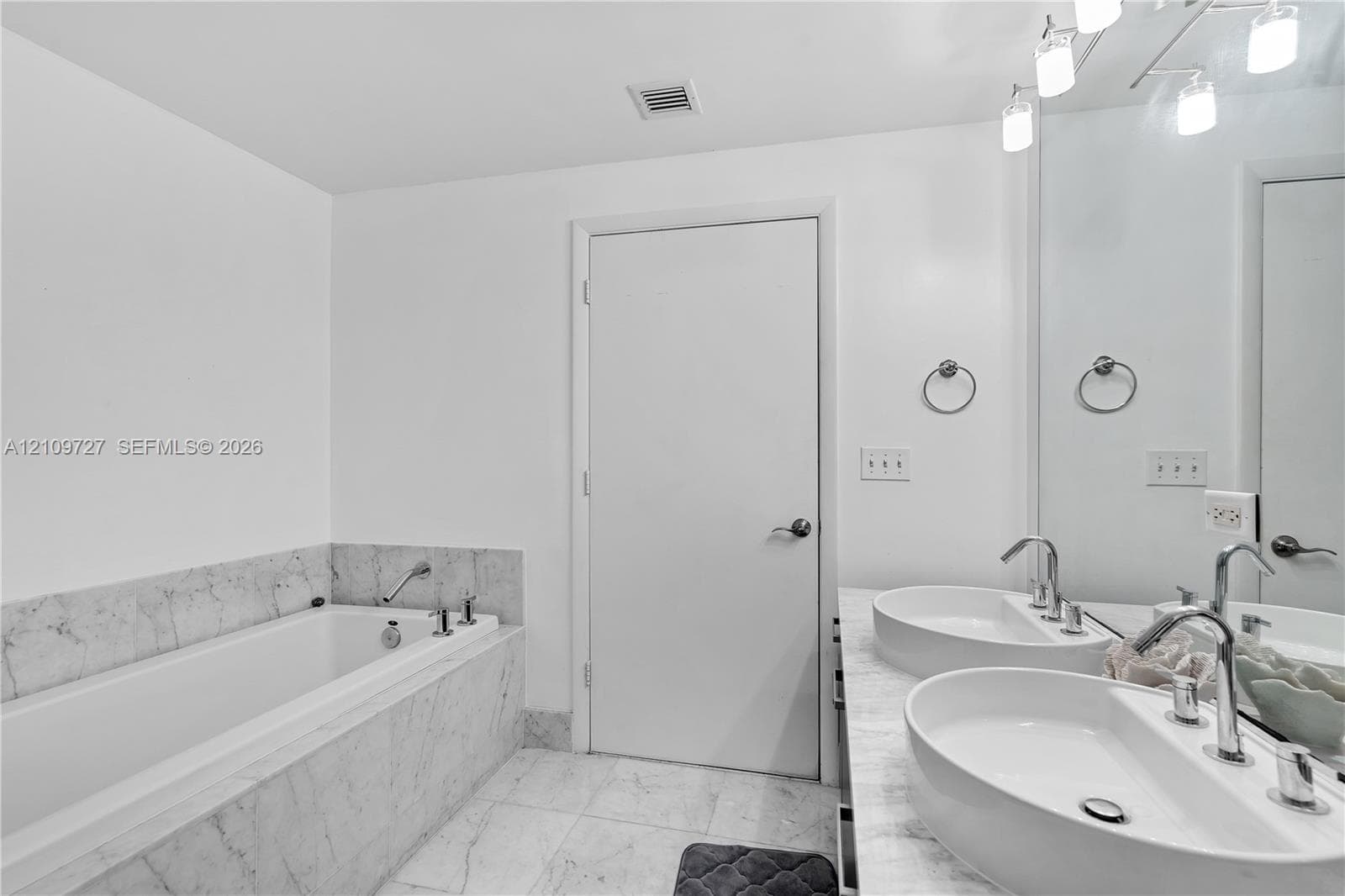 Vizcayne North · #2802 in Miami - Photo 27