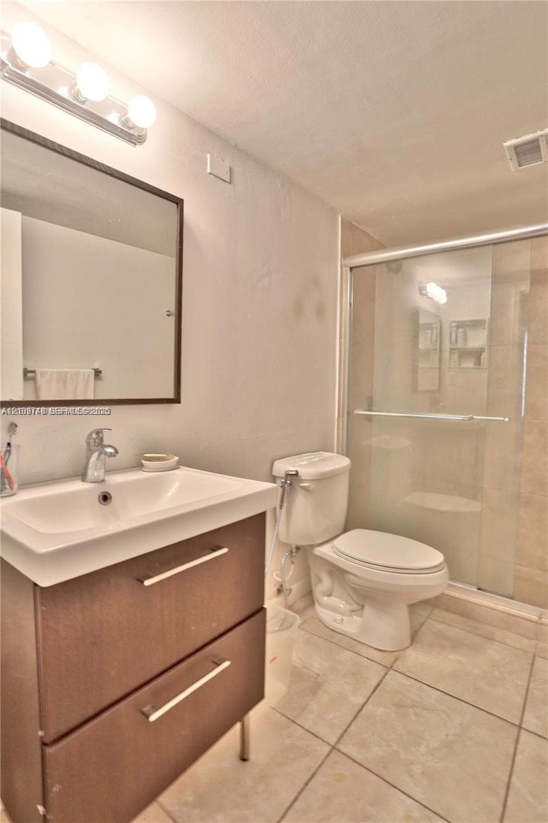 Venetia · #10G in Miami - Photo 6
