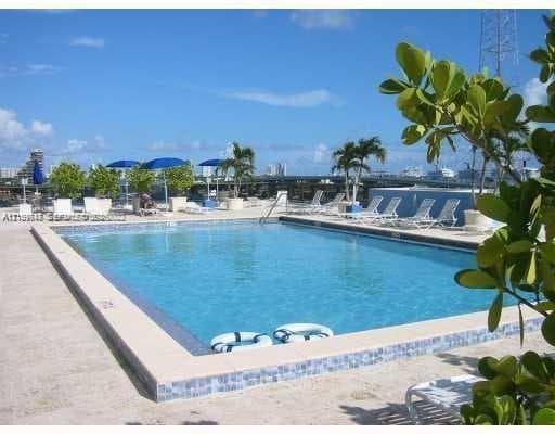 Venetia · #10G in Miami - Photo 9