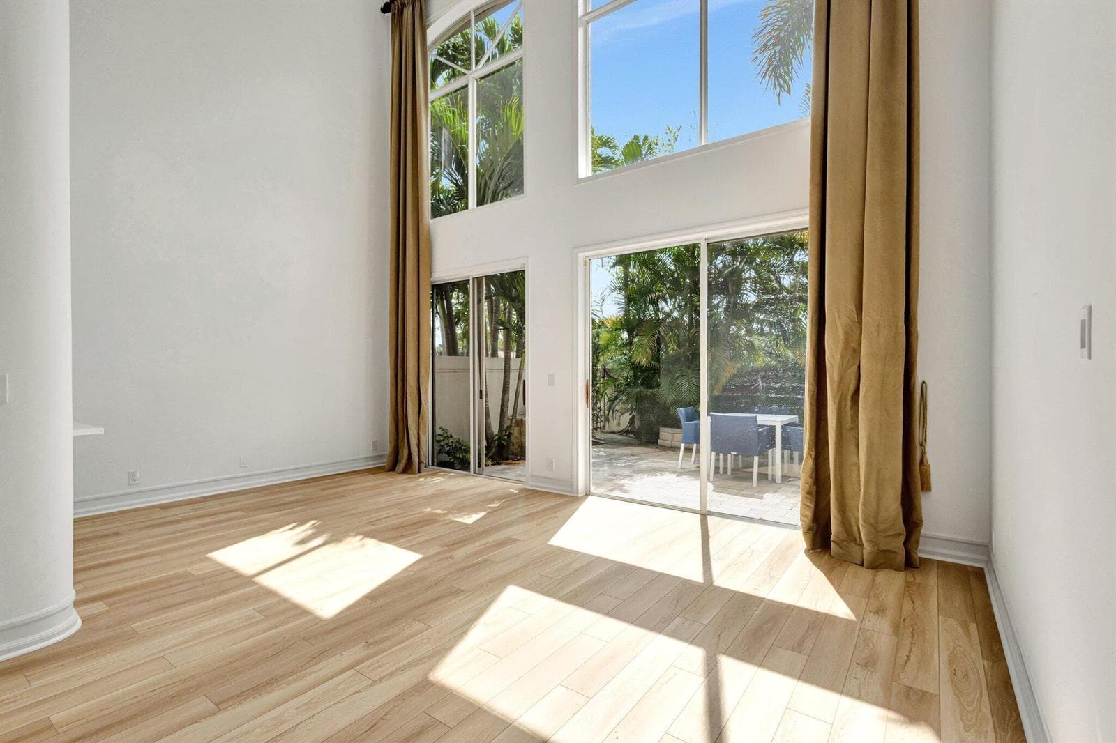 Dinng area and family room