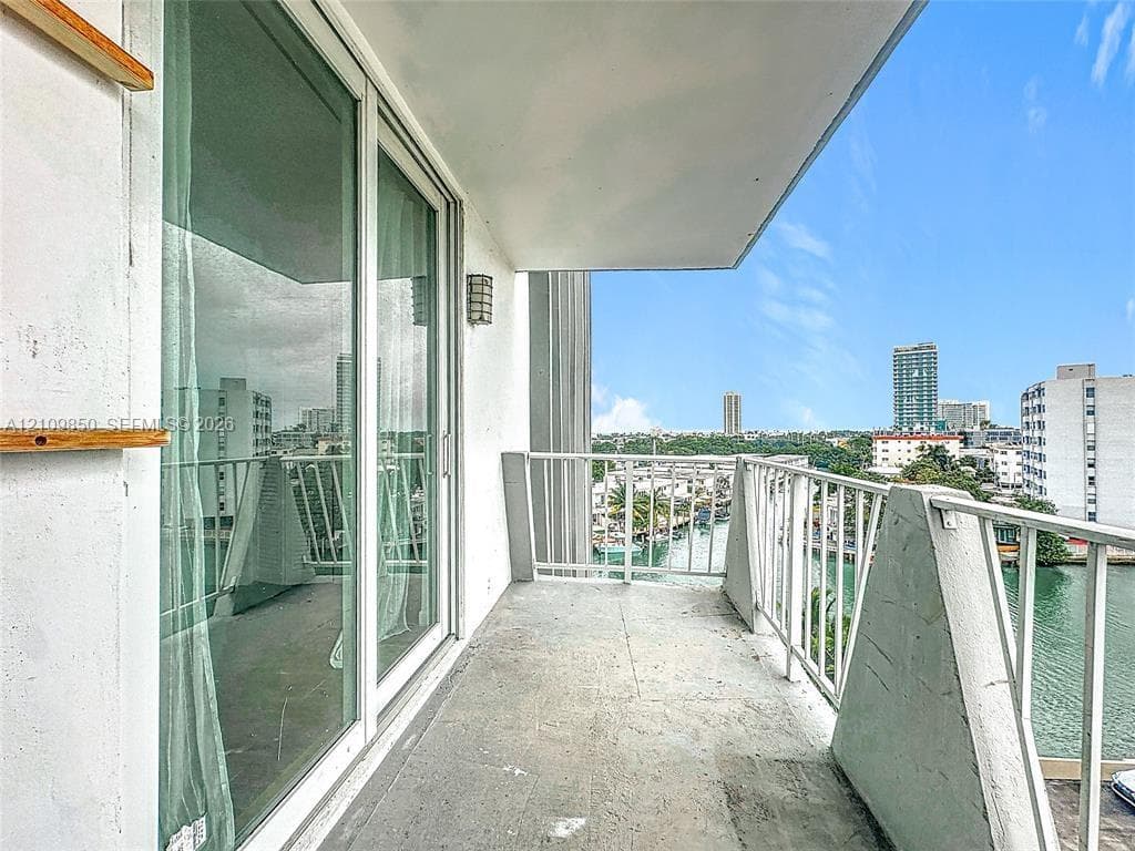 THE KNIGHTSBRIDGE · #705 in Miami Beach - Photo 22