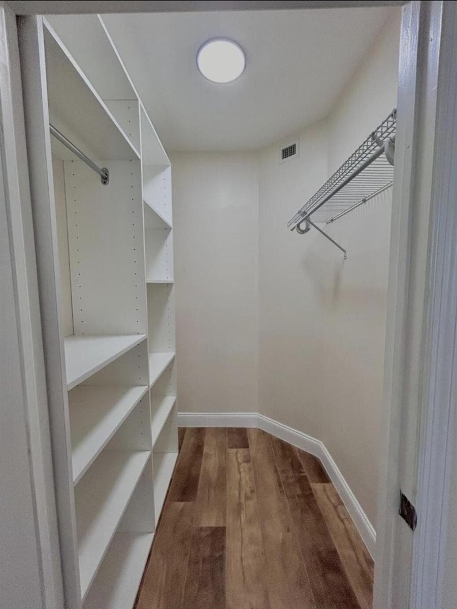 ROOM 1 CLOSET