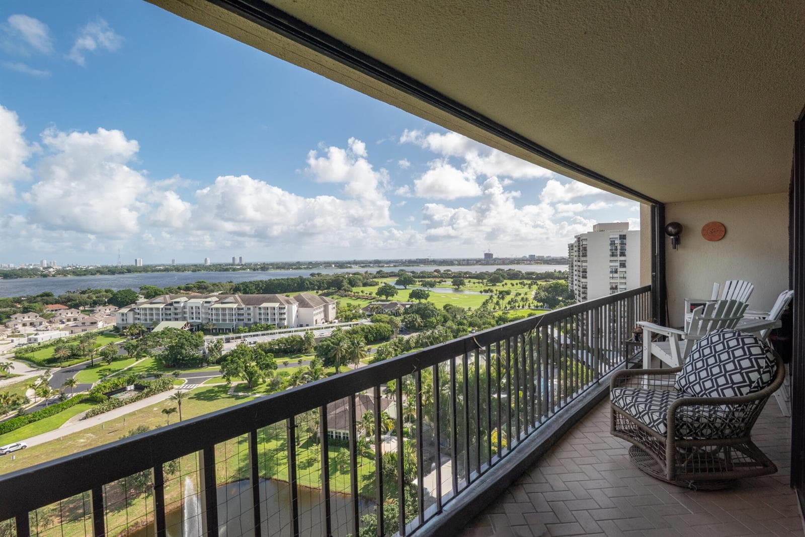 2480 Presidential Way 1804-034