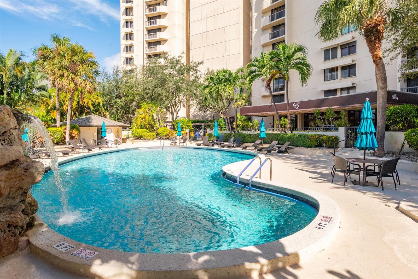 © Clark- 2480 Presidential Way 1504-00