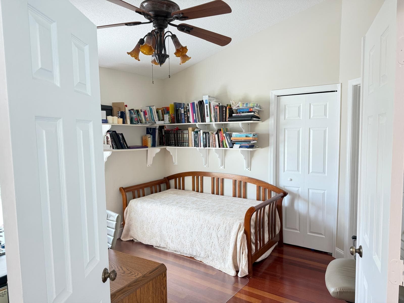 Office/ 5th trundle bed 2 twin