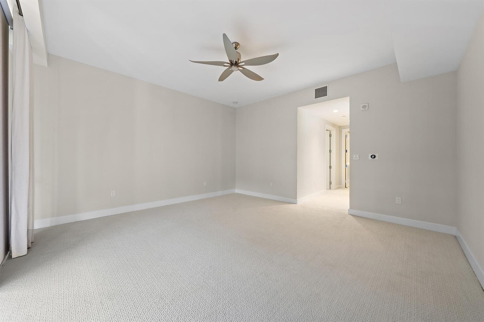 2720 Donald Ross Rd 301 -25
