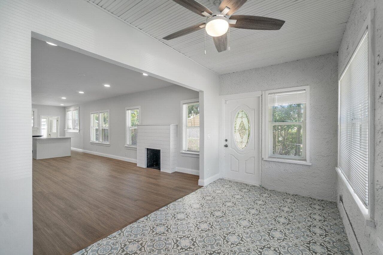 007-42453rdStreet-WestPalmBeach-FL-33407