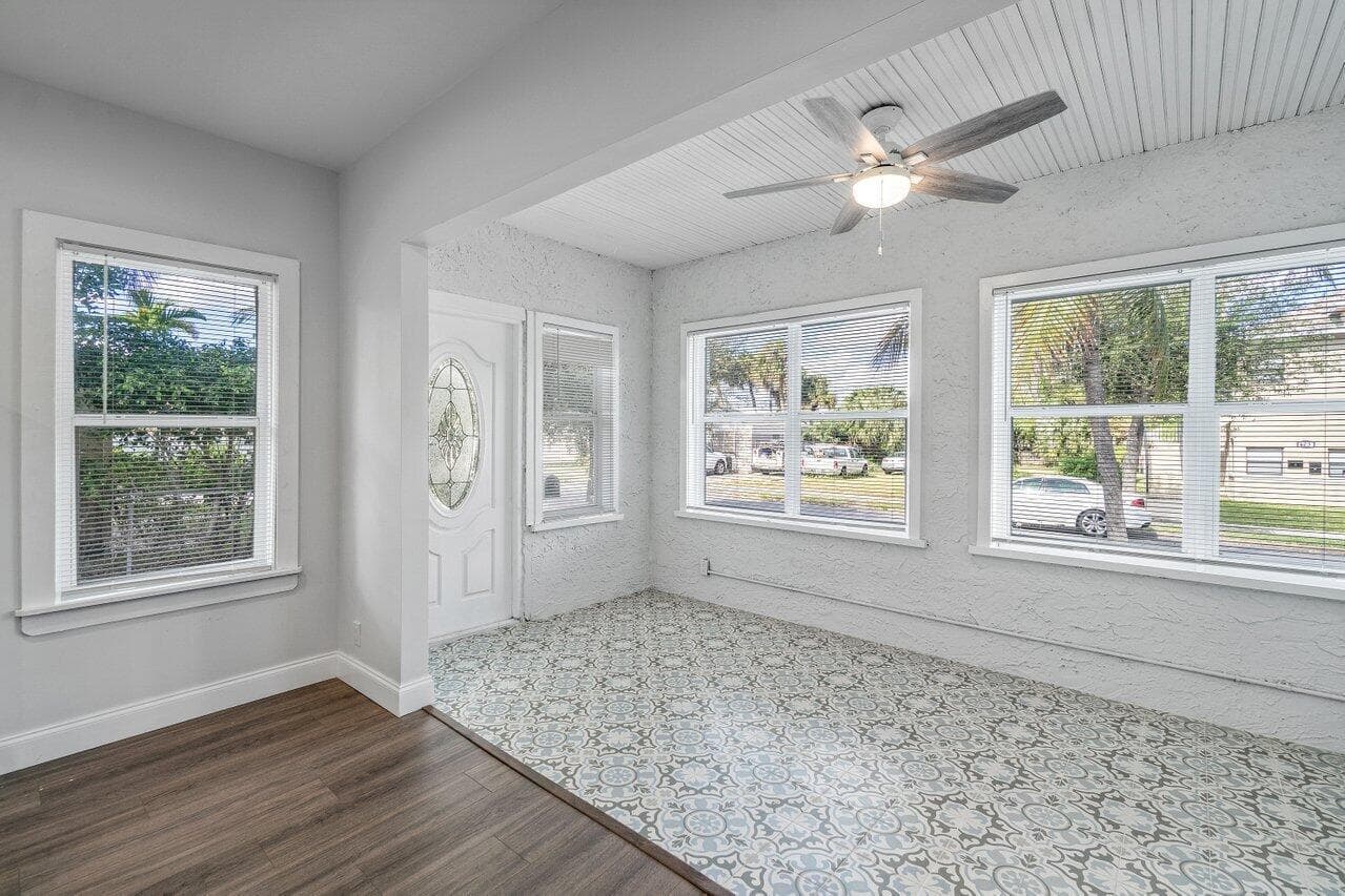 005-42453rdStreet-WestPalmBeach-FL-33407