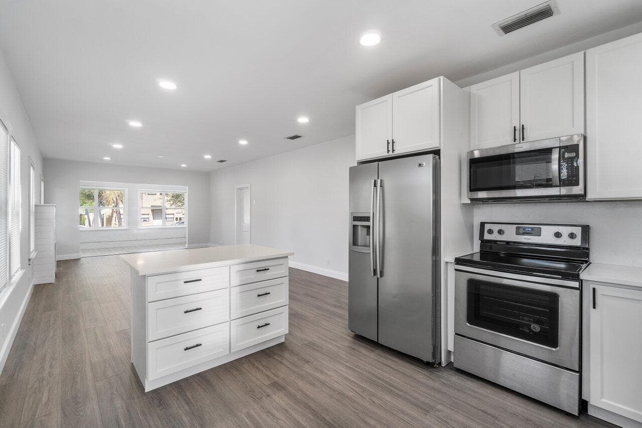 Open kitchen, with center island.
