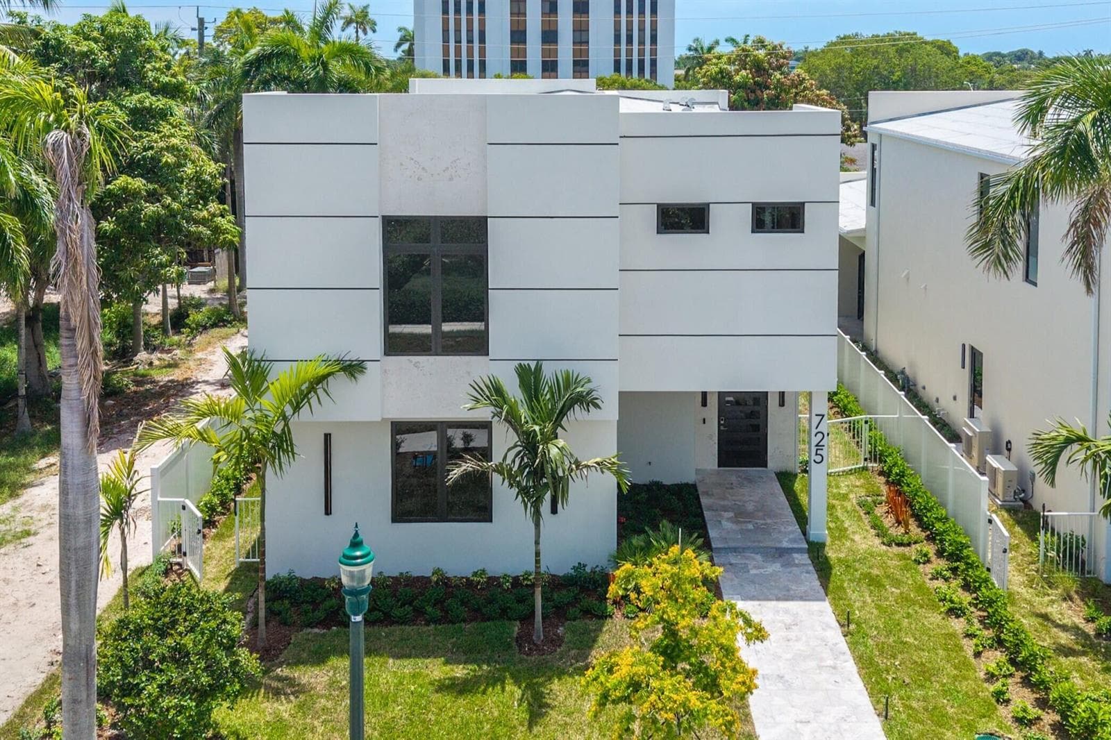 725 SE 4th Aerial Cropped MLS