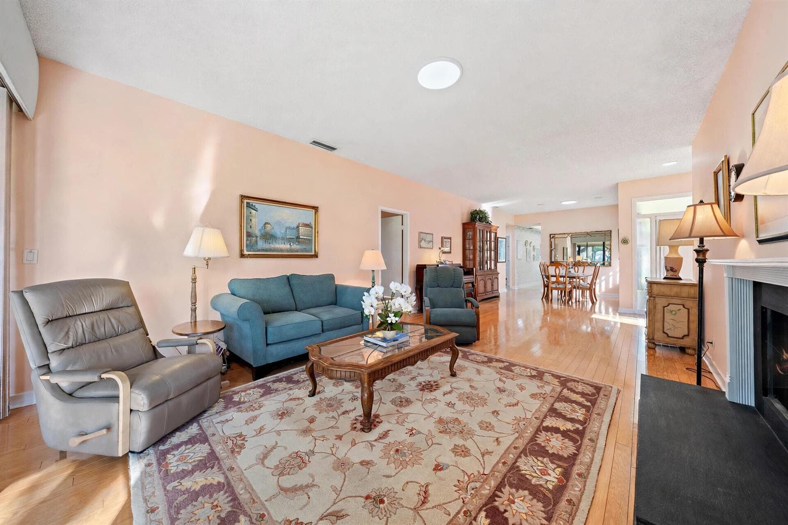 media-generation-275-living-room-white-o