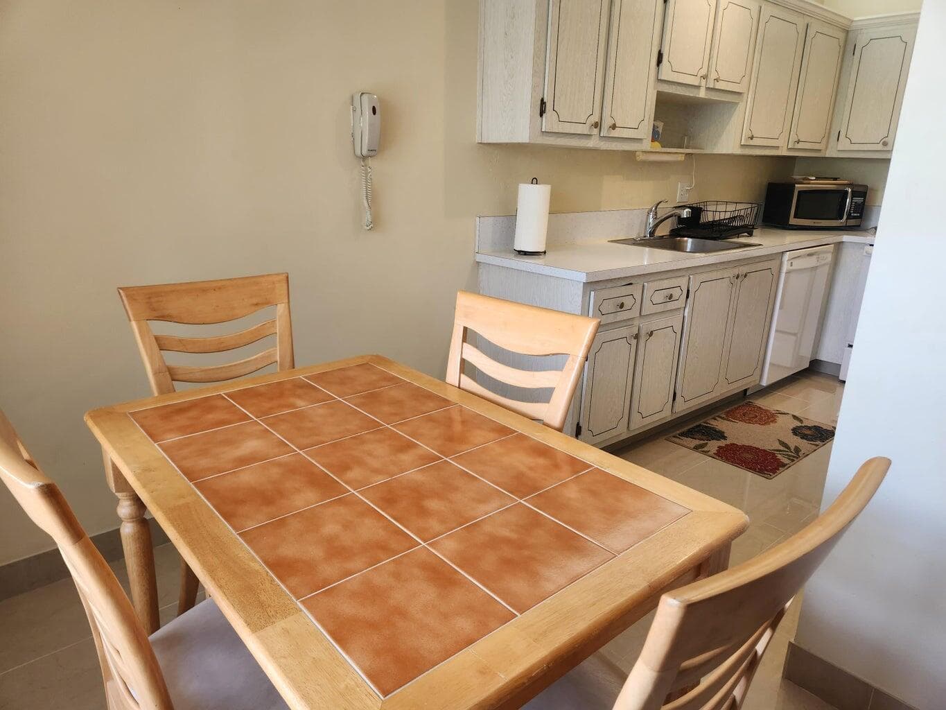 Eat-in Kitchen