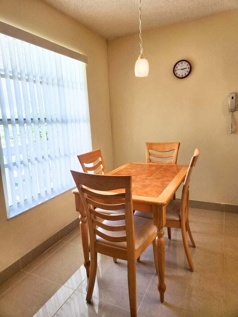 Eat-in Kitchen