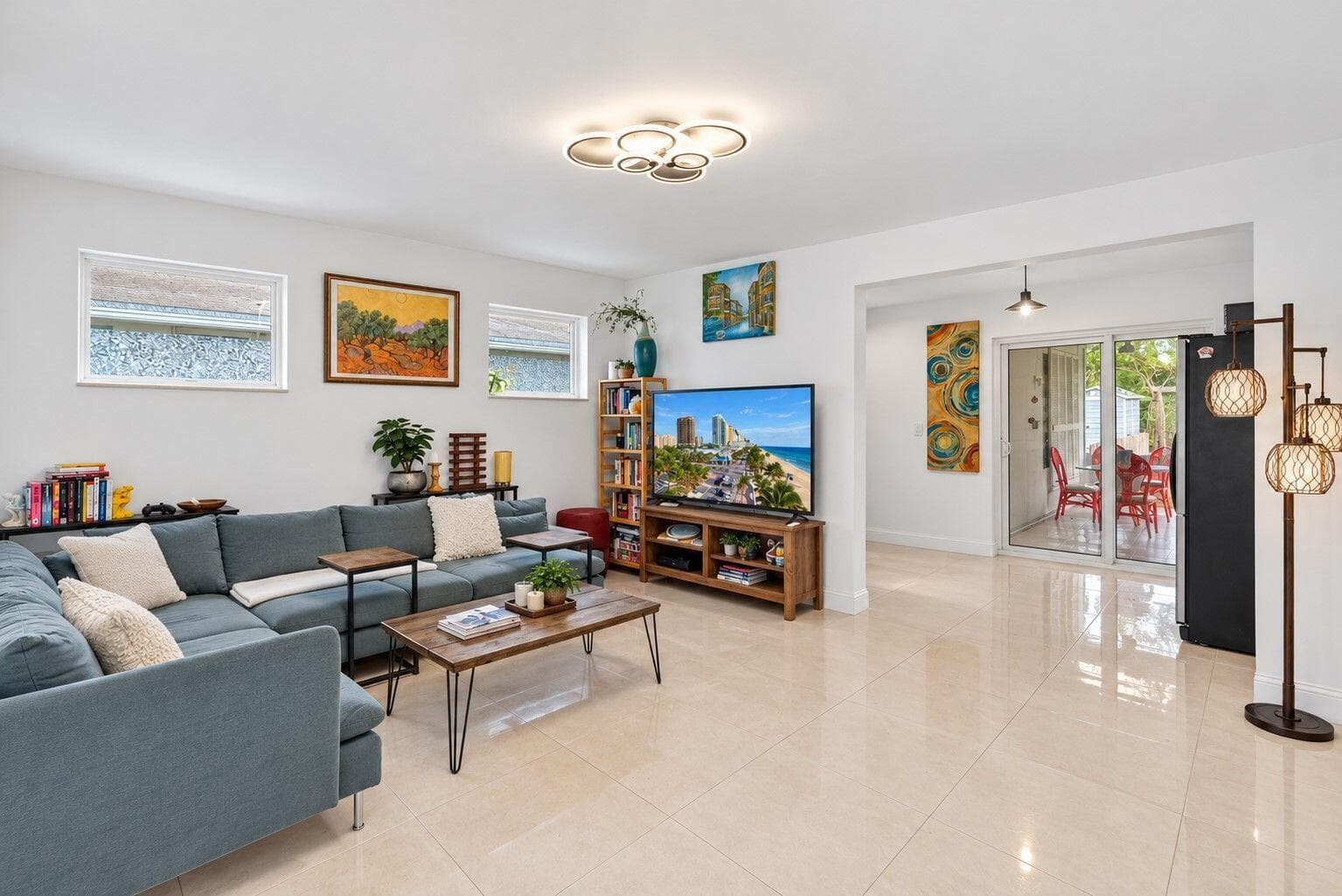 10-web-or-mls-Living room 4
