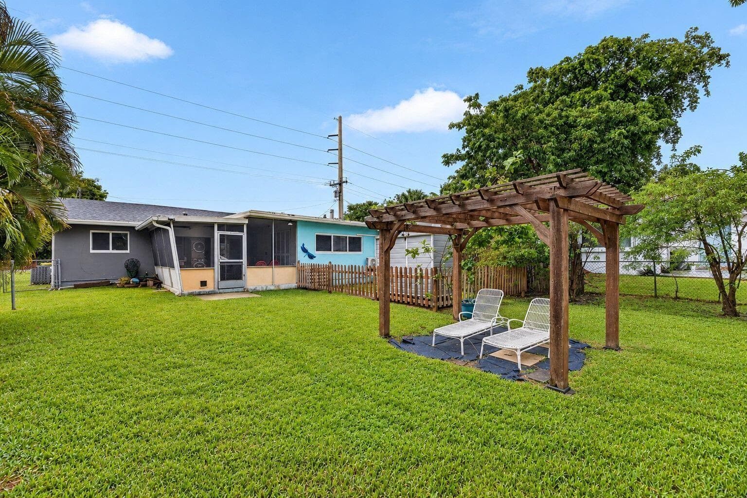 30-web-or-mls-Backyard 1