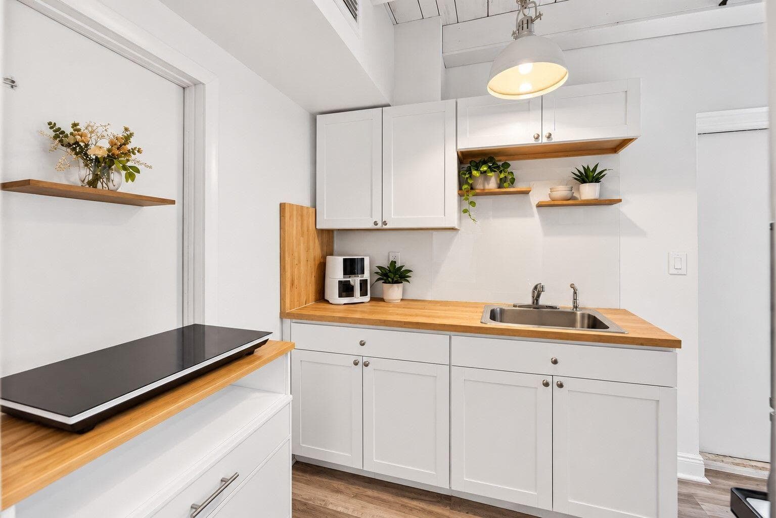 22-web-or-mls-Studio kitchen 1