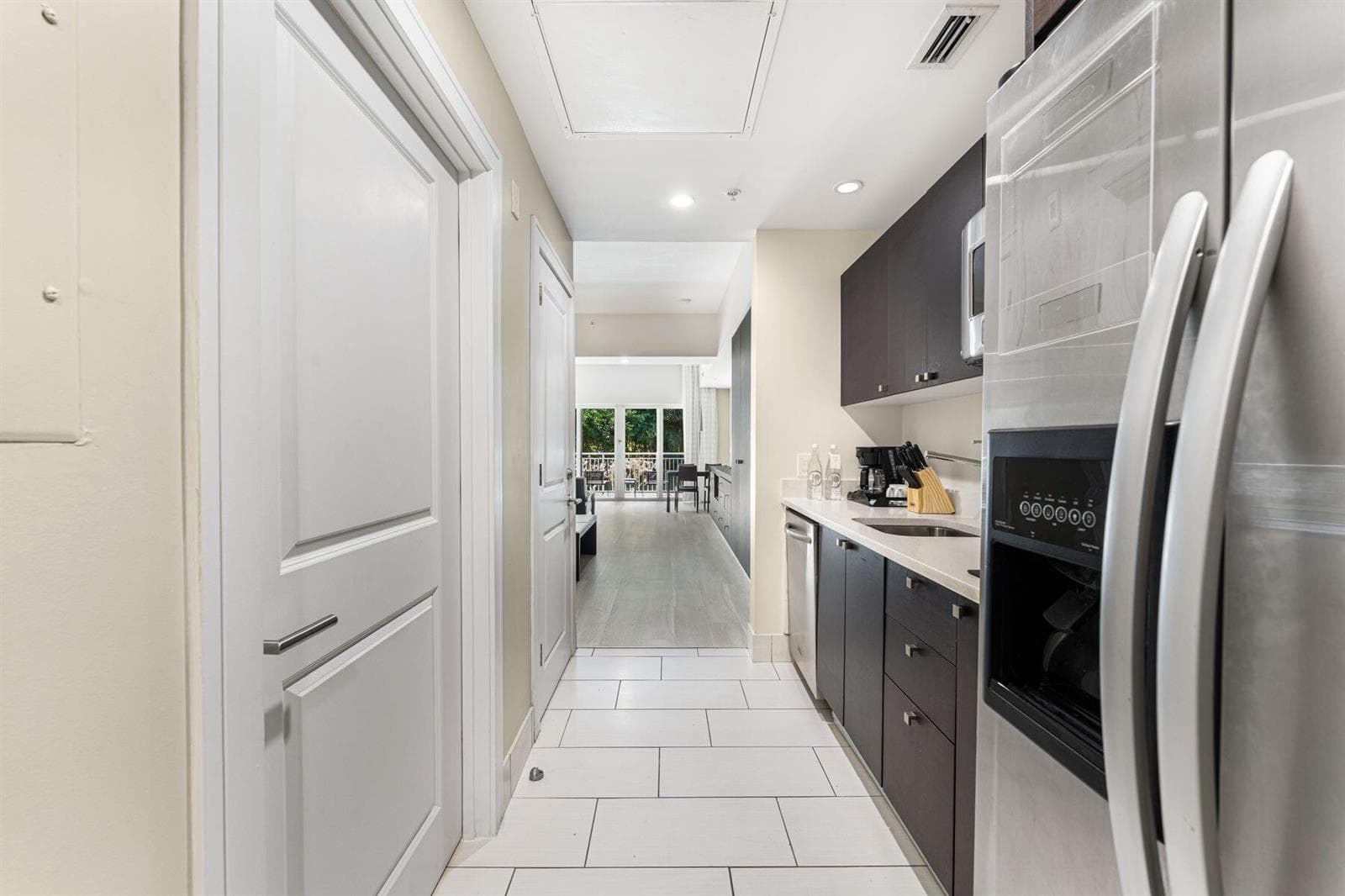 5300 NW 87th Ave_1oakstudios_01