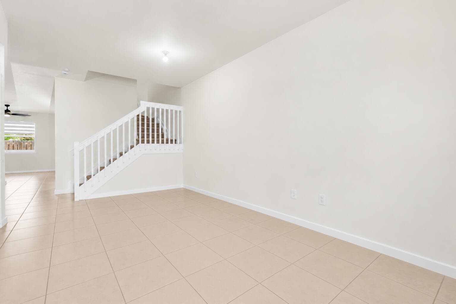 Vacant Modern Open-Plan DR INTERIOR 1