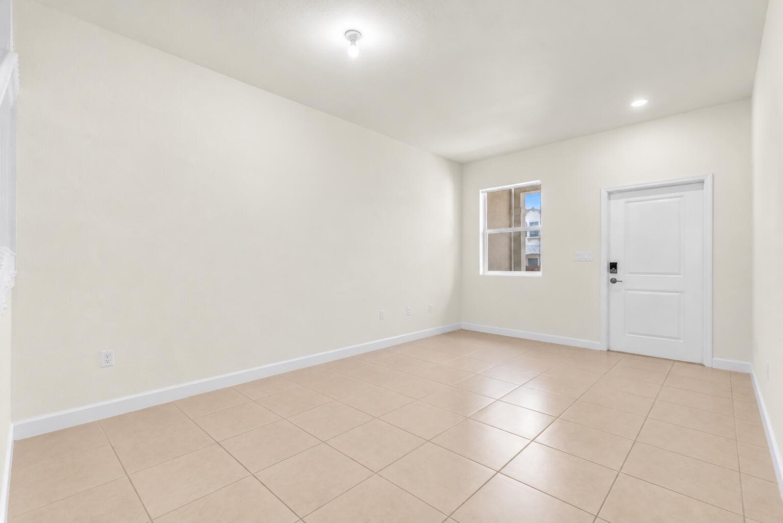 Vacant Modern Open-Plan DR INTERIOR 2