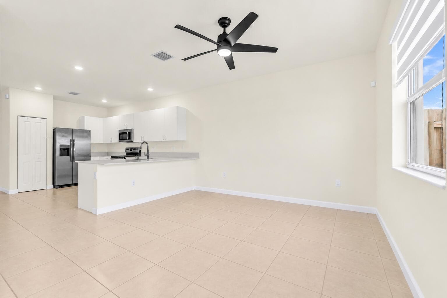 Vacant Modern Open-Plan LR INTERIOR 3