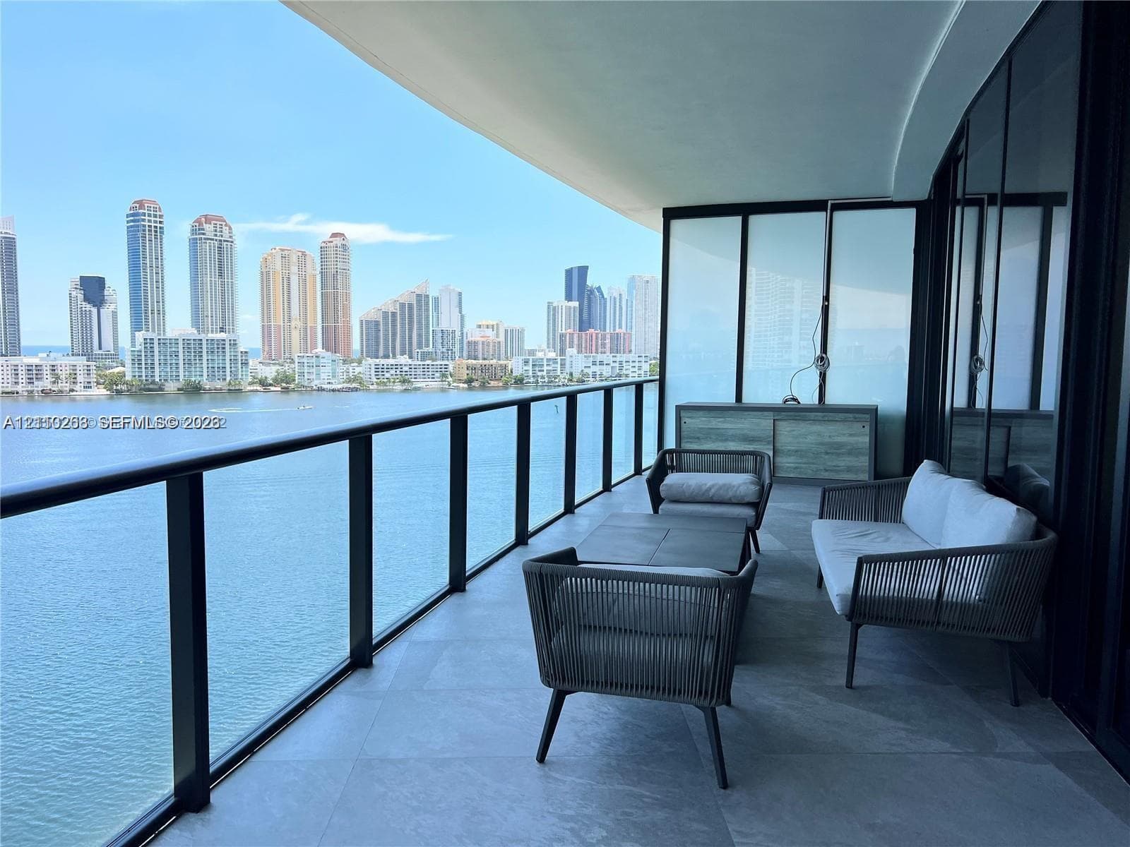 Prive at Aventura #904