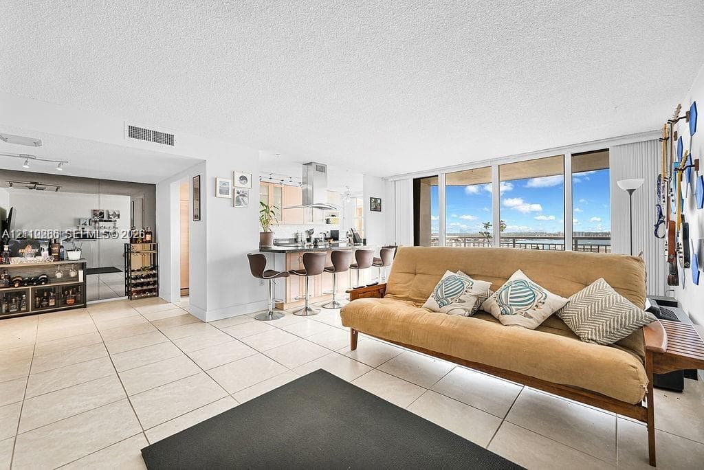 DEL PRADO MARINA · #1201 in Aventura - Photo 3