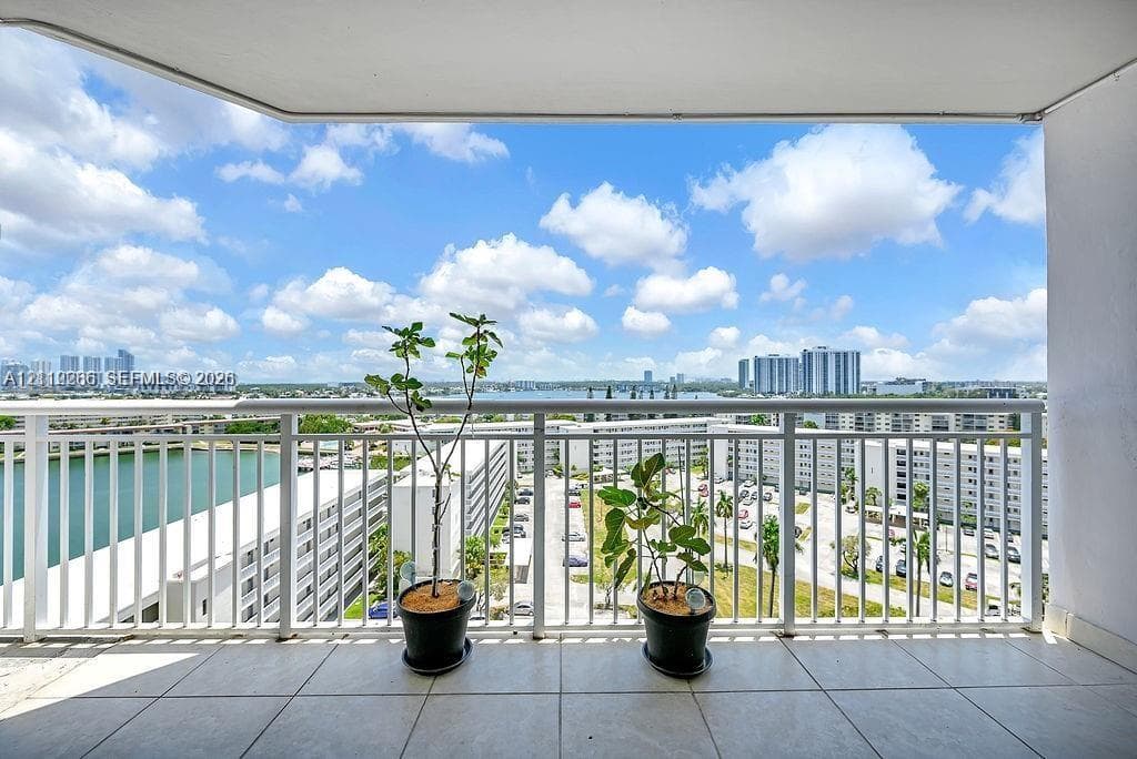 DEL PRADO MARINA · #1201 in Aventura - Photo 19