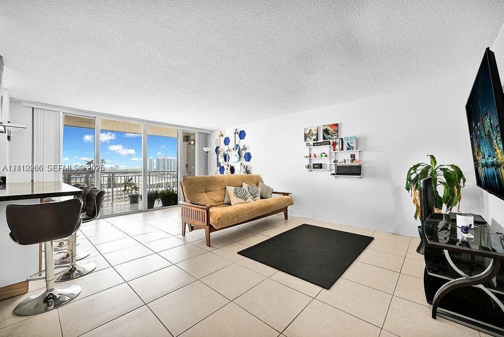 DEL PRADO MARINA · #1201 in Aventura - Photo 4