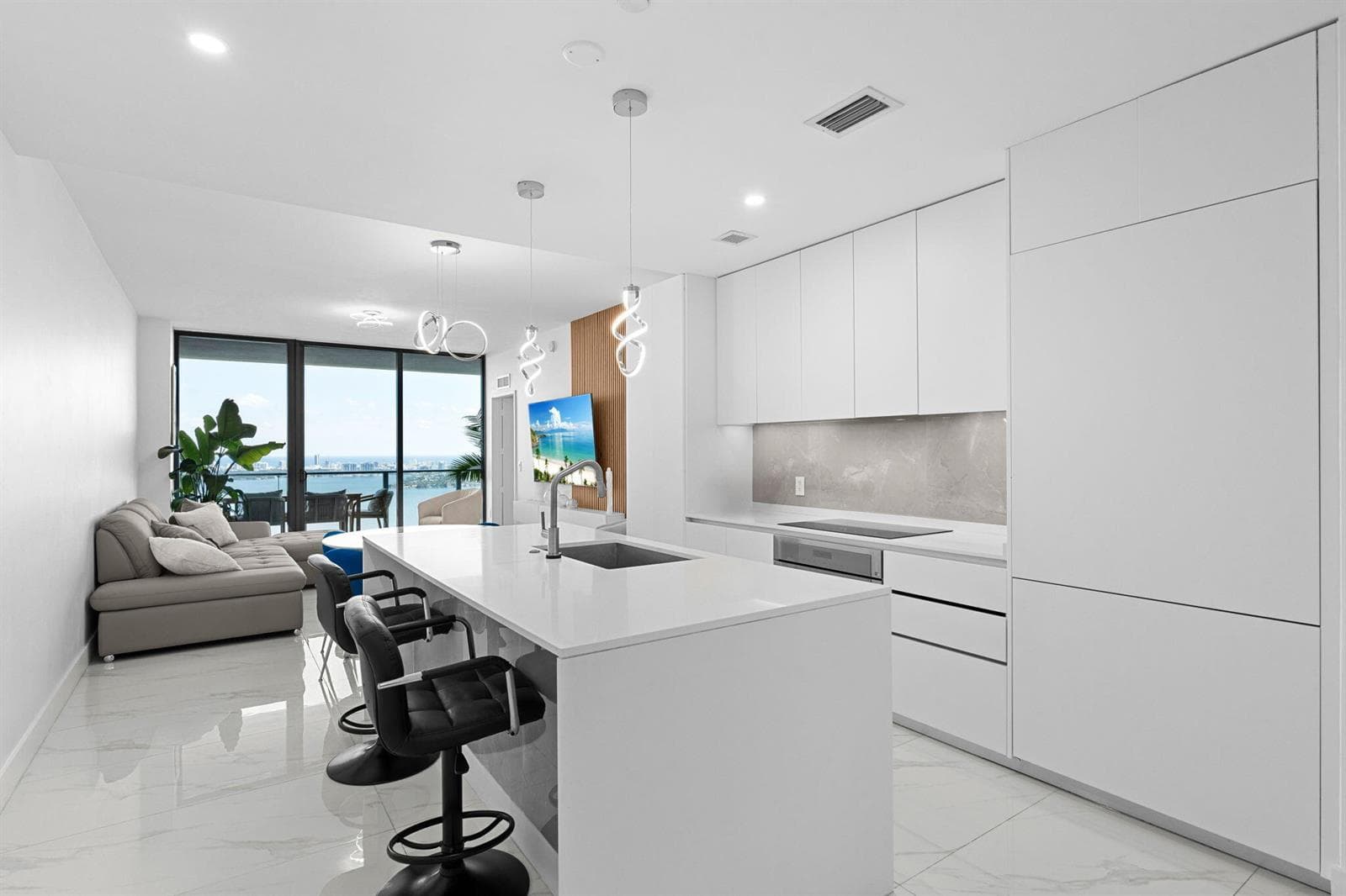 8-web-or-mls-A7401395