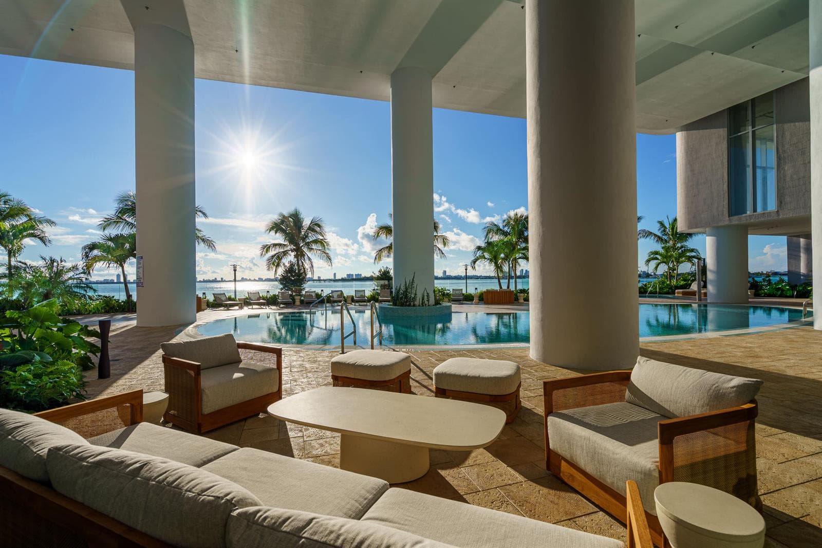 A7303853-HDR