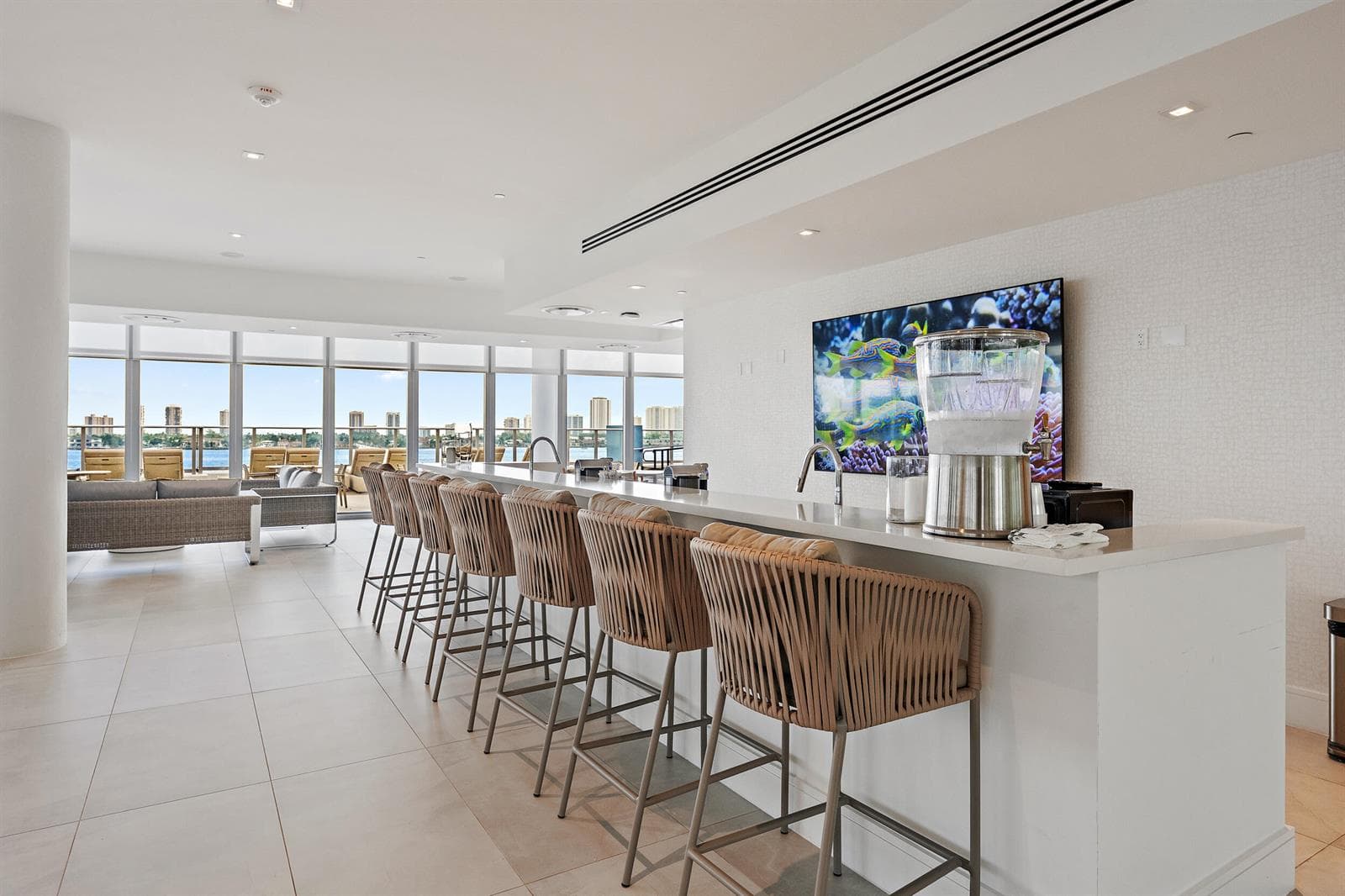 6th Floor Resident Pavilion/Bar