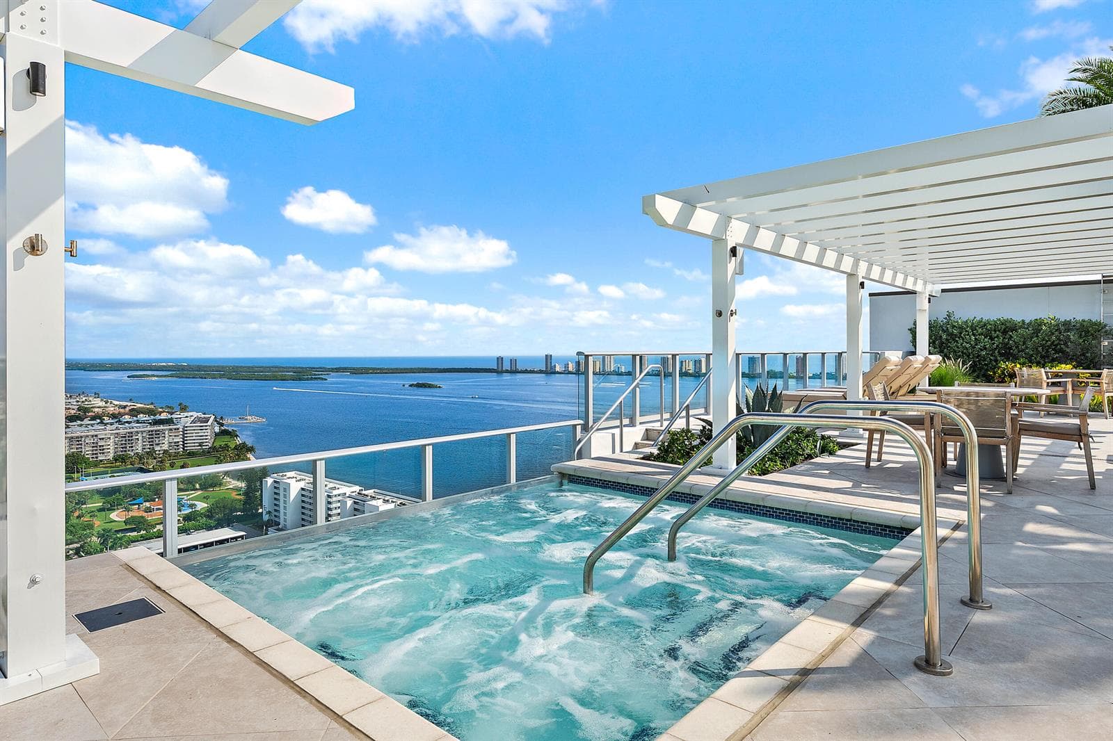 Rooftop Spa/Jacuzzi