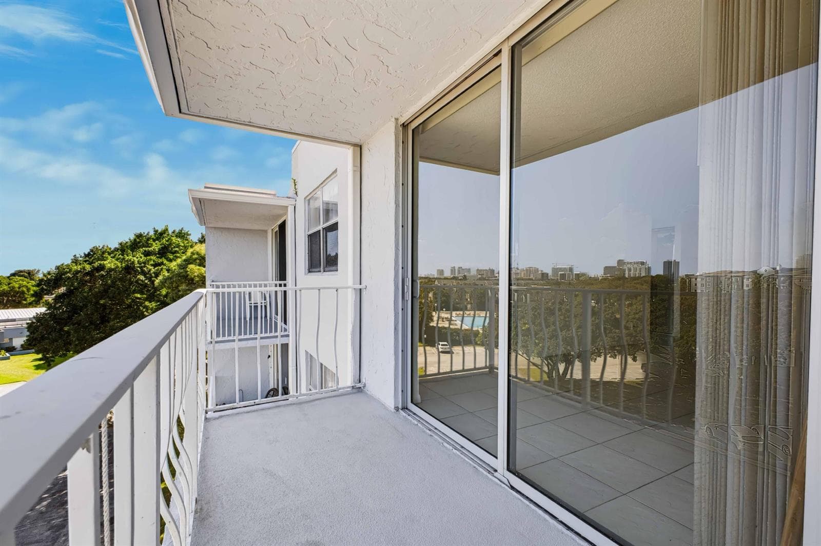 500 Executive Center Dr 5M - Balcony