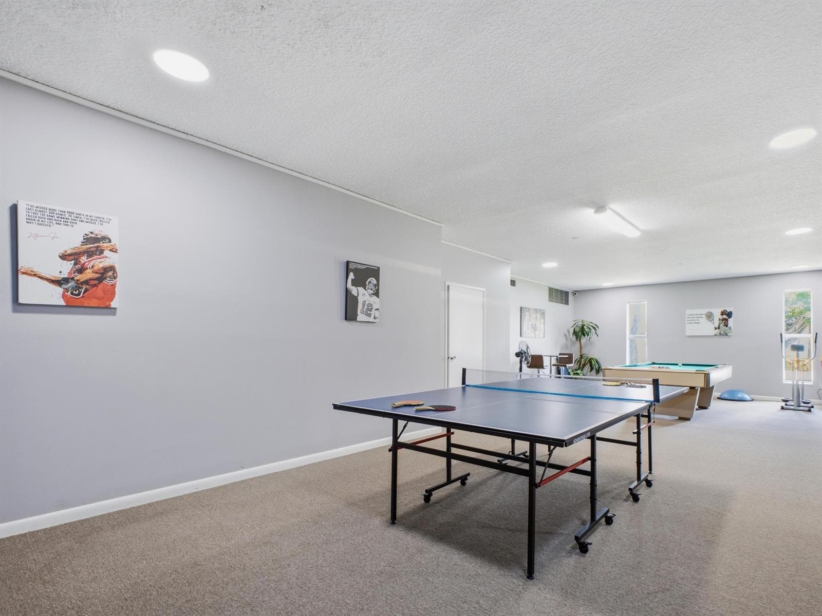 500 Executive Center Dr 5M - Game Room