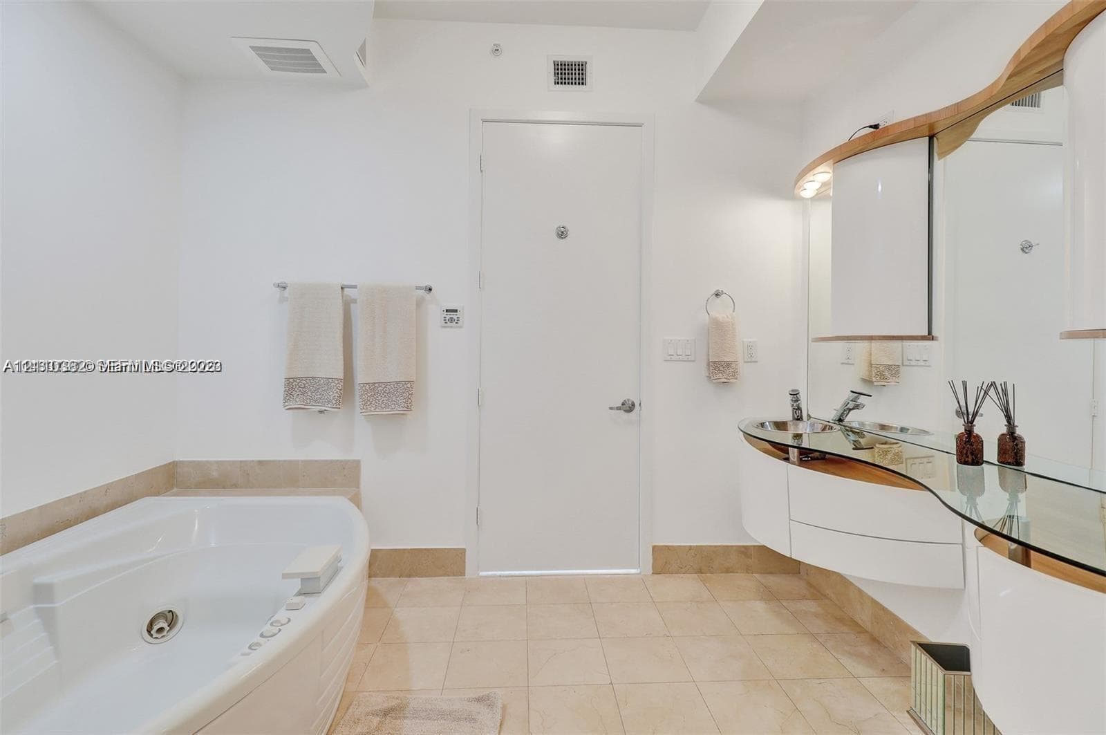 Trump Palace · #1003 in Sunny Isles Beach - Photo 18
