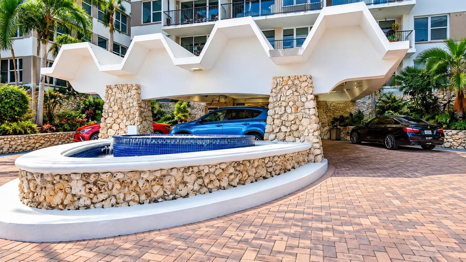 Tropical Luxury Porte-Cochère Entrance