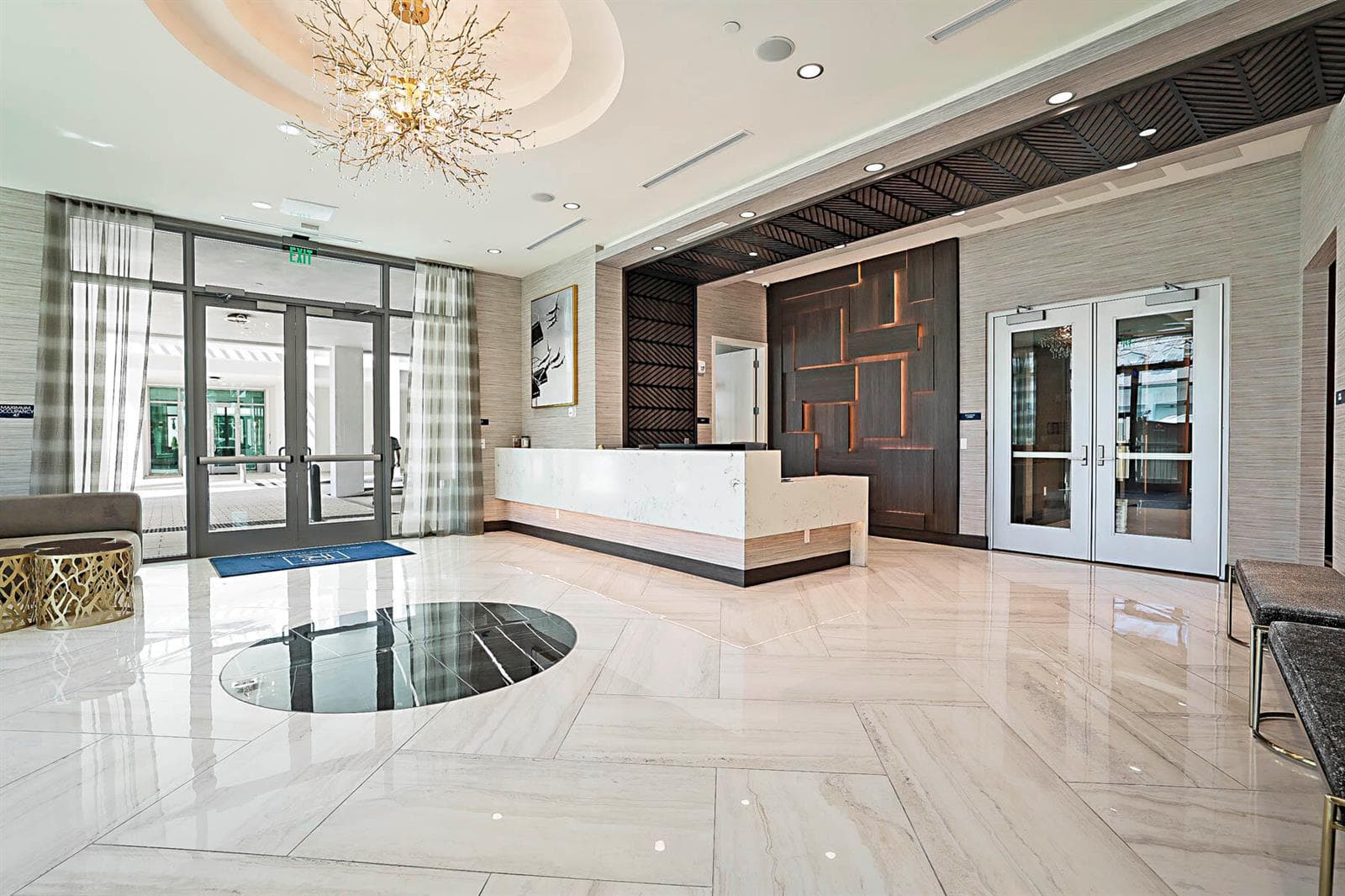 LOBBY - CONCIERGE SERVICE