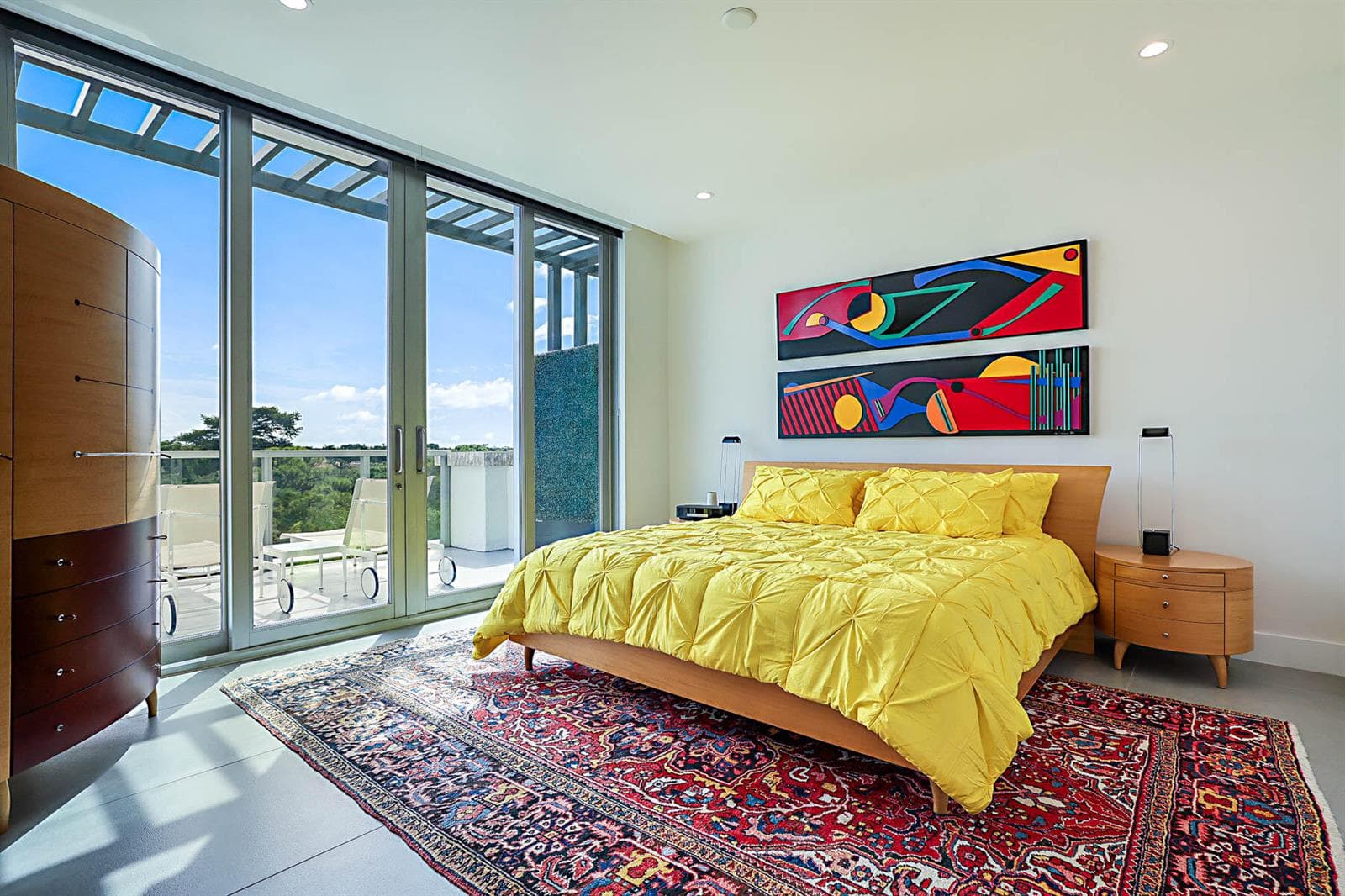 PRIMARY SUIT-BALCONY ACCESS