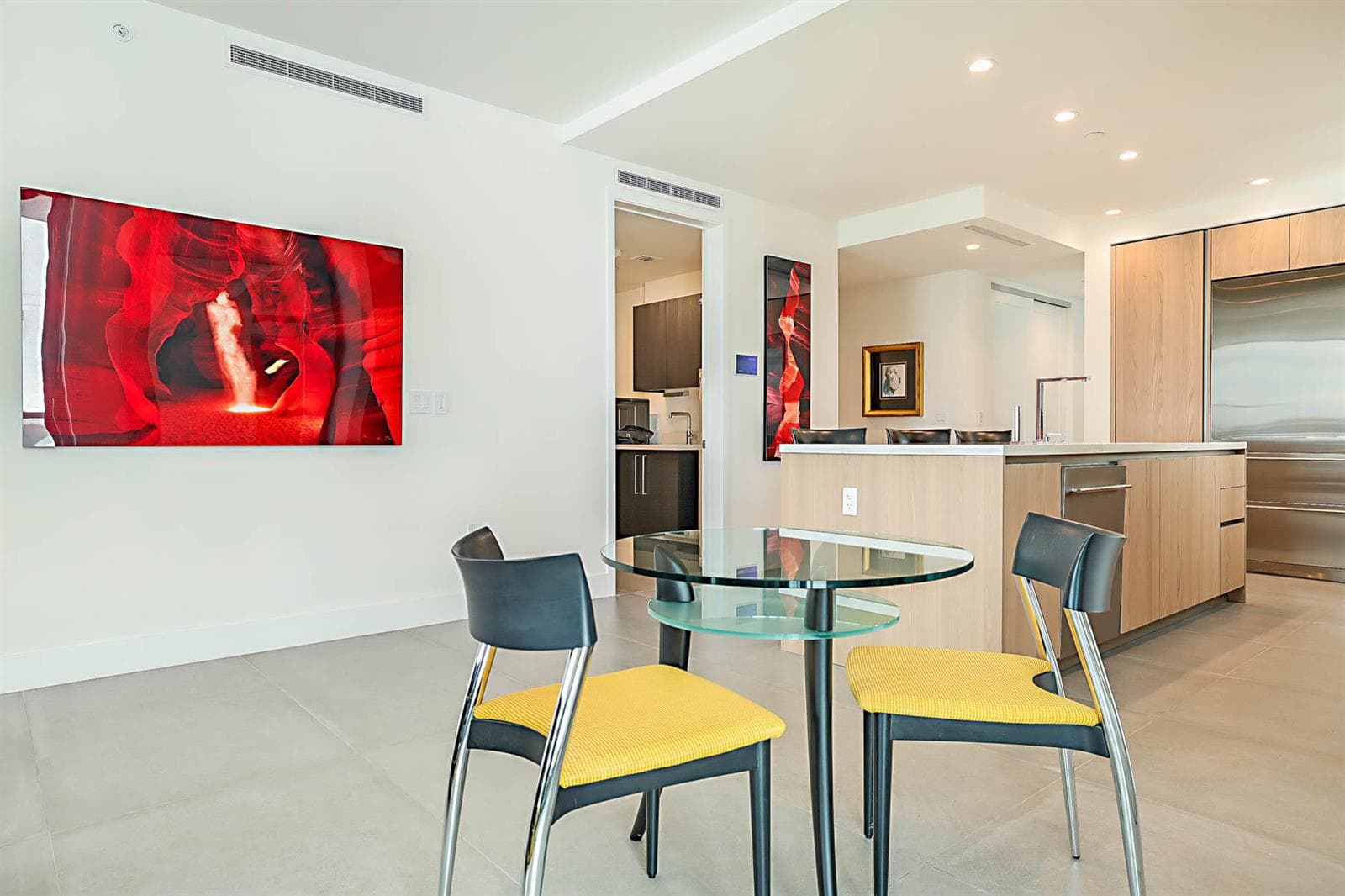 OPEN FLOOR PLAN