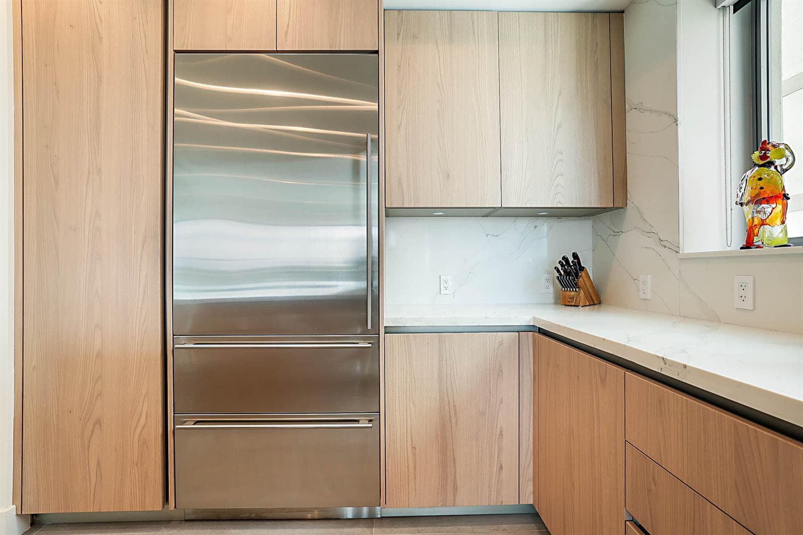 SUBZERO REFRIGERATOR