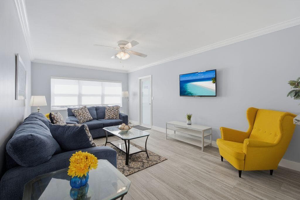 315 unit 205 living room 2