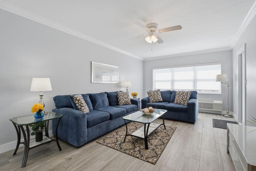 315 unit 205 living room 3