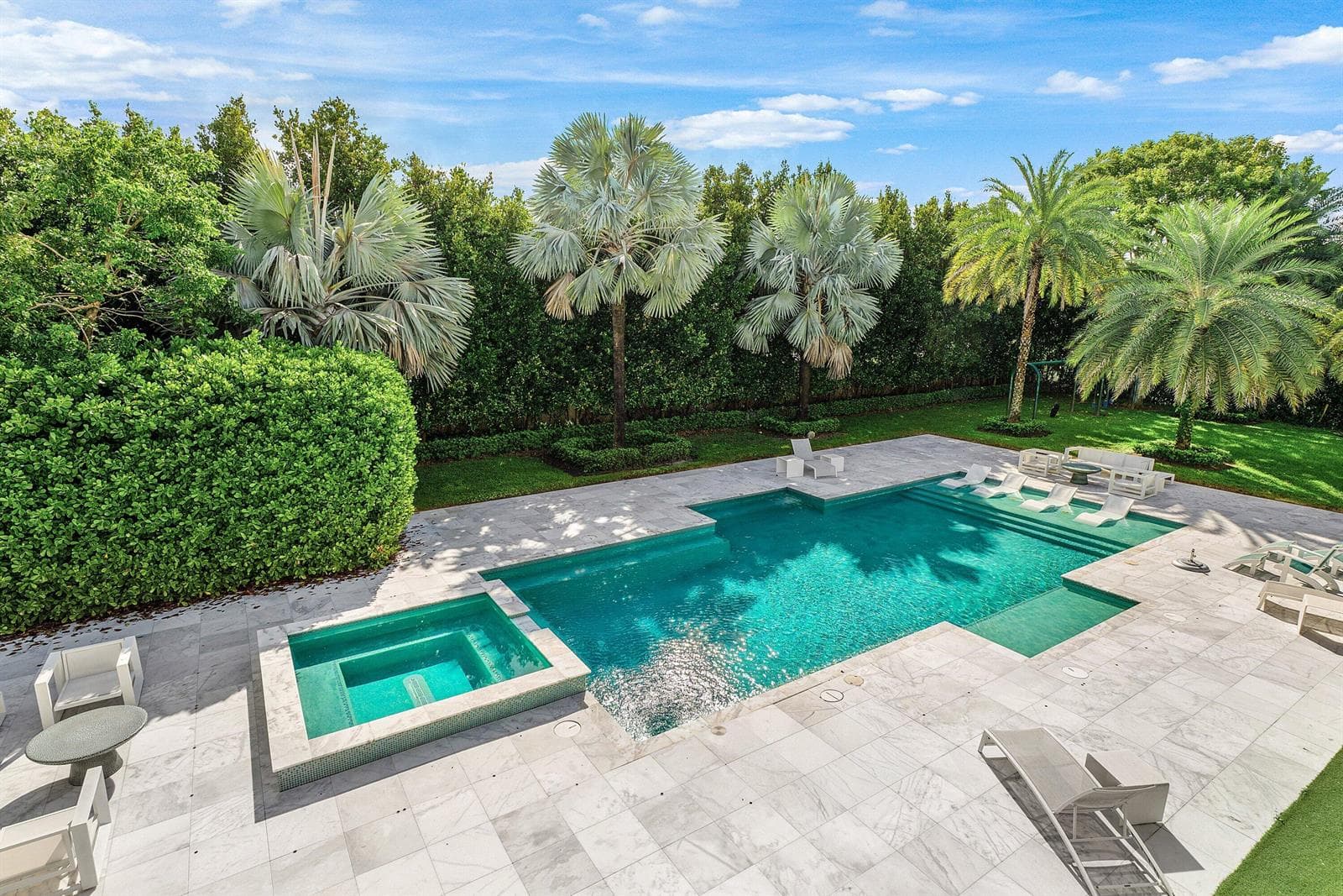 Resort Style Pool & Spa
