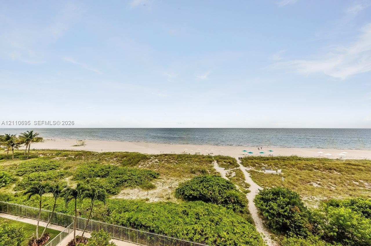 Commodore Club East · #501 in Key Biscayne - Photo 2