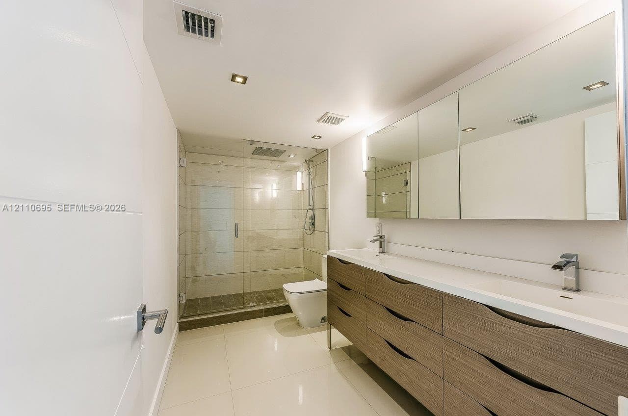 Commodore Club East · #501 in Key Biscayne - Photo 6