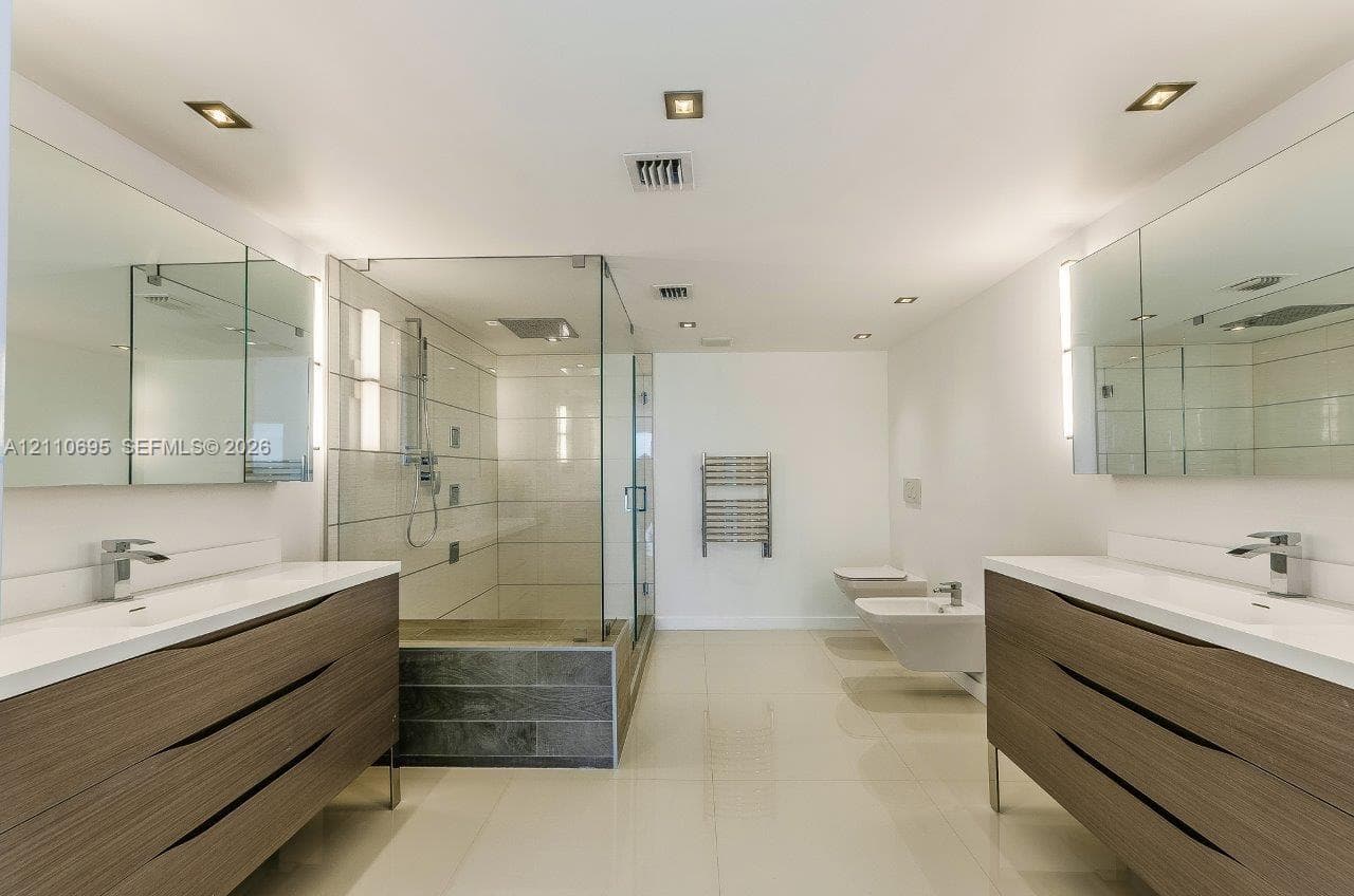 Commodore Club East · #501 in Key Biscayne - Photo 7