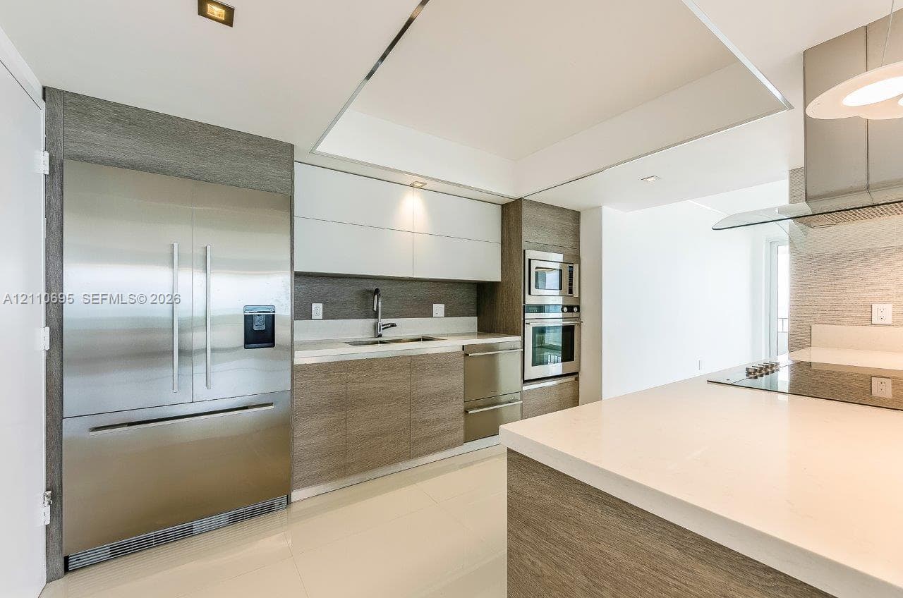 Commodore Club East · #501 in Key Biscayne - Photo 5